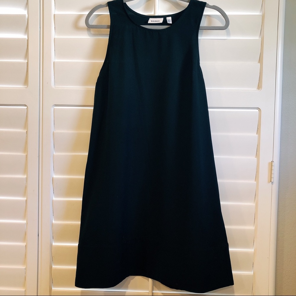 The perfect simple black dress